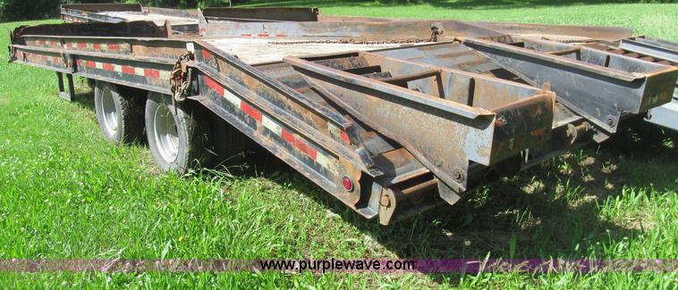 image for item H8977 1990 Contrail D24 equipment trailer