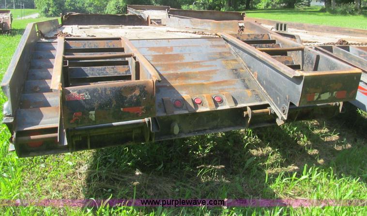 image for item H8977 1990 Contrail D24 equipment trailer