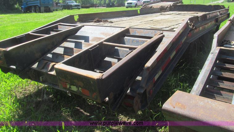 image for item H8977 1990 Contrail D24 equipment trailer