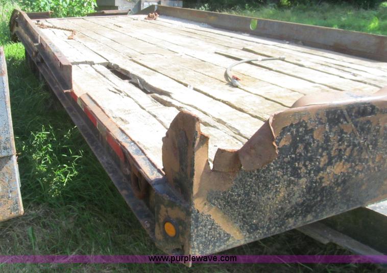 image for item H8977 1990 Contrail D24 equipment trailer