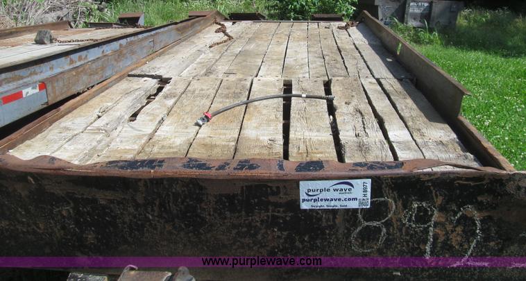 image for item H8977 1990 Contrail D24 equipment trailer