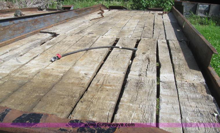 image for item H8977 1990 Contrail D24 equipment trailer