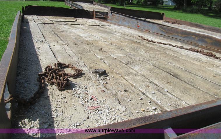 image for item H8977 1990 Contrail D24 equipment trailer