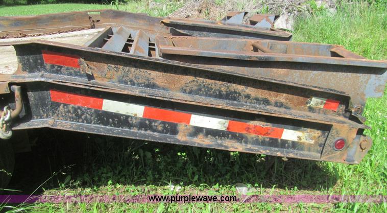 image for item H8977 1990 Contrail D24 equipment trailer