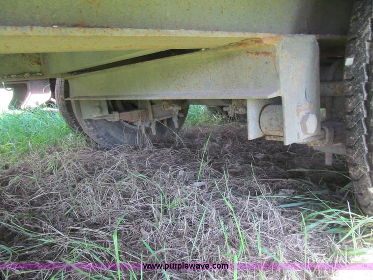 image for item H8977 1990 Contrail D24 equipment trailer