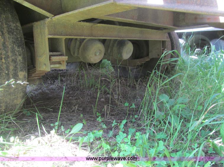 image for item H8977 1990 Contrail D24 equipment trailer