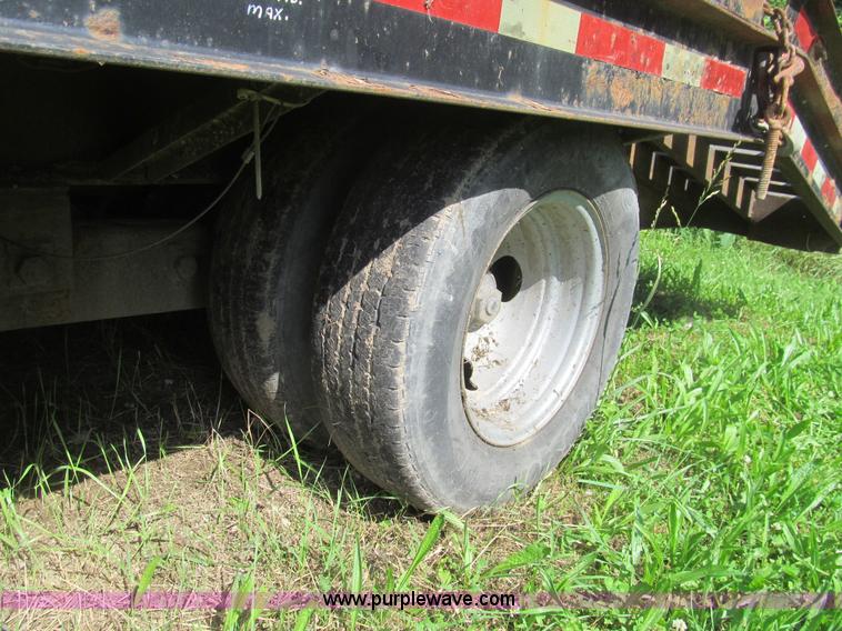 image for item H8977 1990 Contrail D24 equipment trailer