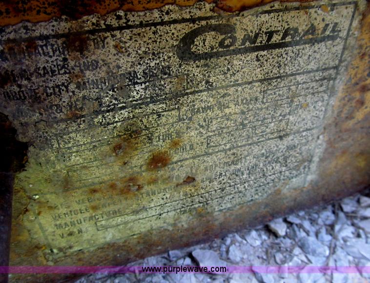 image for item H8977 1990 Contrail D24 equipment trailer