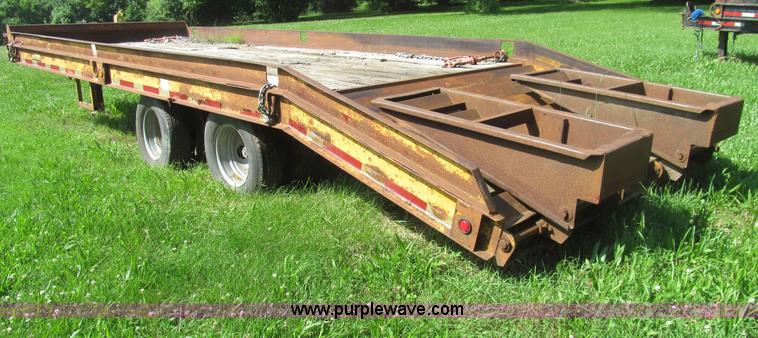image for item H8978 1990 Contrail D24 equipment trailer