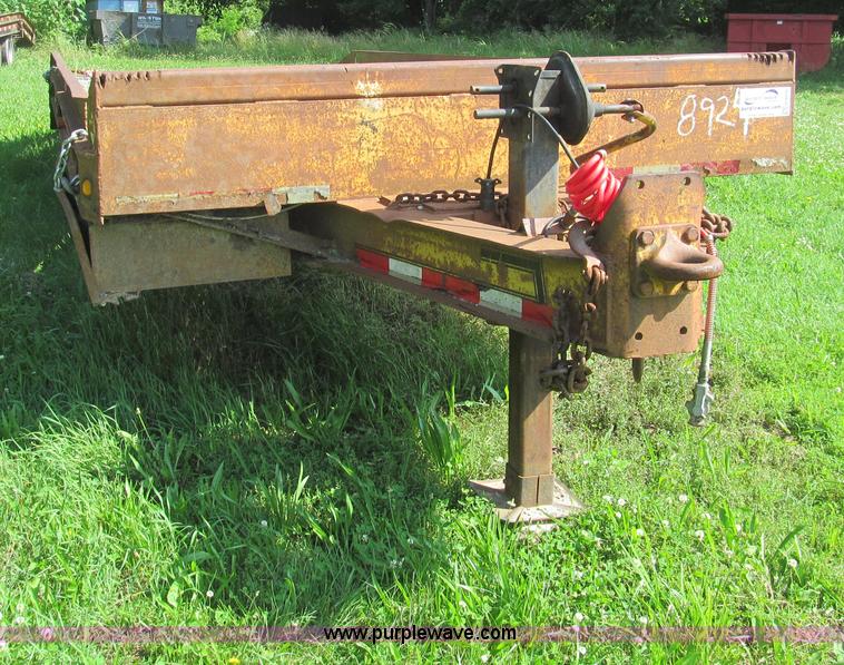 image for item H8978 1990 Contrail D24 equipment trailer