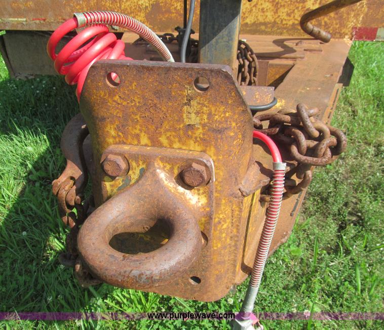 image for item H8978 1990 Contrail D24 equipment trailer