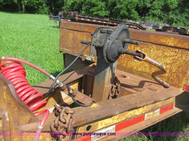 image for item H8978 1990 Contrail D24 equipment trailer