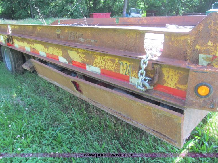 image for item H8978 1990 Contrail D24 equipment trailer