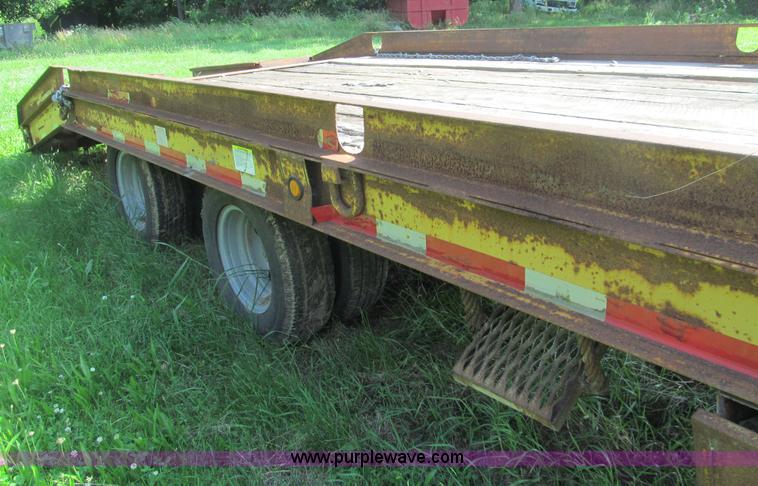 image for item H8978 1990 Contrail D24 equipment trailer