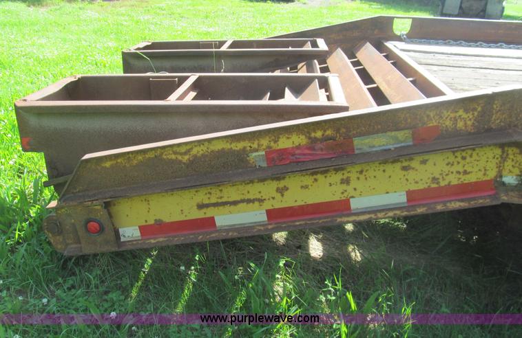 image for item H8978 1990 Contrail D24 equipment trailer