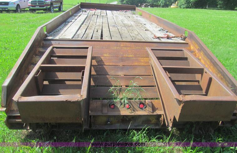 image for item H8978 1990 Contrail D24 equipment trailer