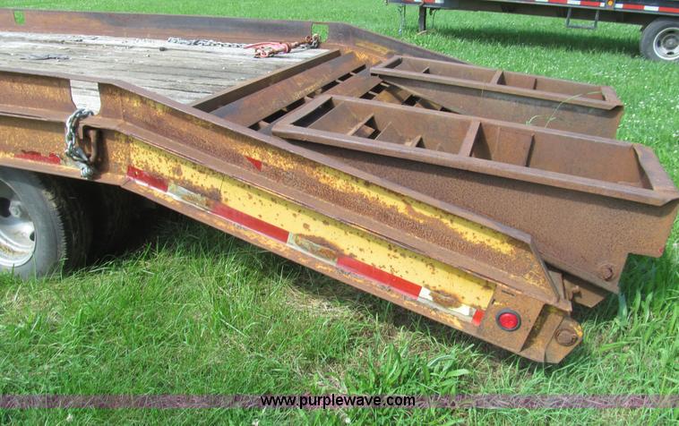 image for item H8978 1990 Contrail D24 equipment trailer