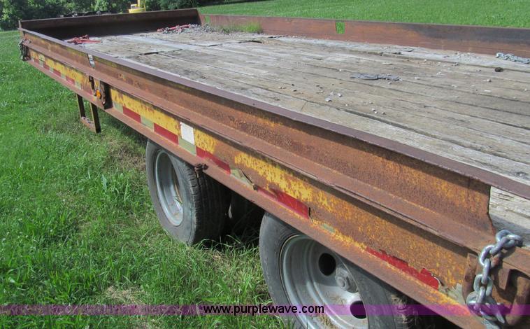image for item H8978 1990 Contrail D24 equipment trailer