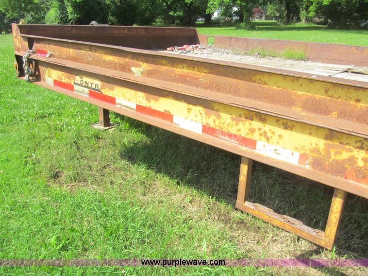 image for item H8978 1990 Contrail D24 equipment trailer