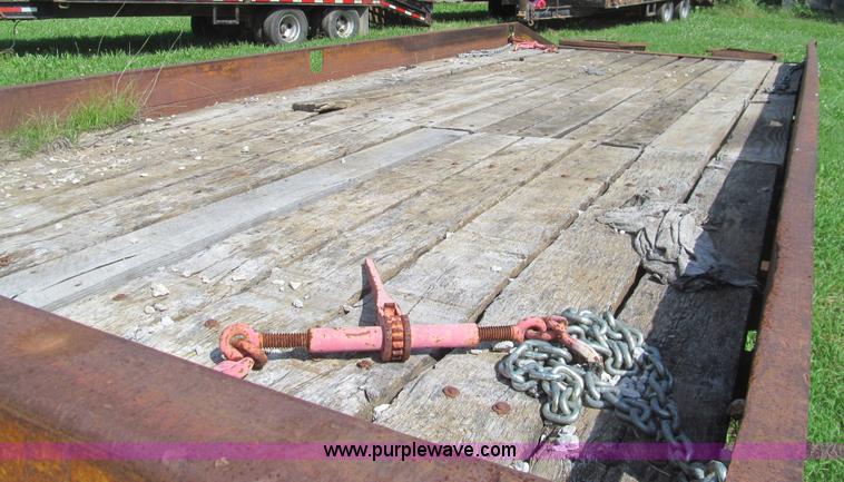 image for item H8978 1990 Contrail D24 equipment trailer