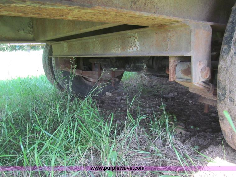 image for item H8978 1990 Contrail D24 equipment trailer