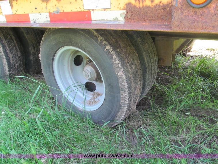 image for item H8978 1990 Contrail D24 equipment trailer