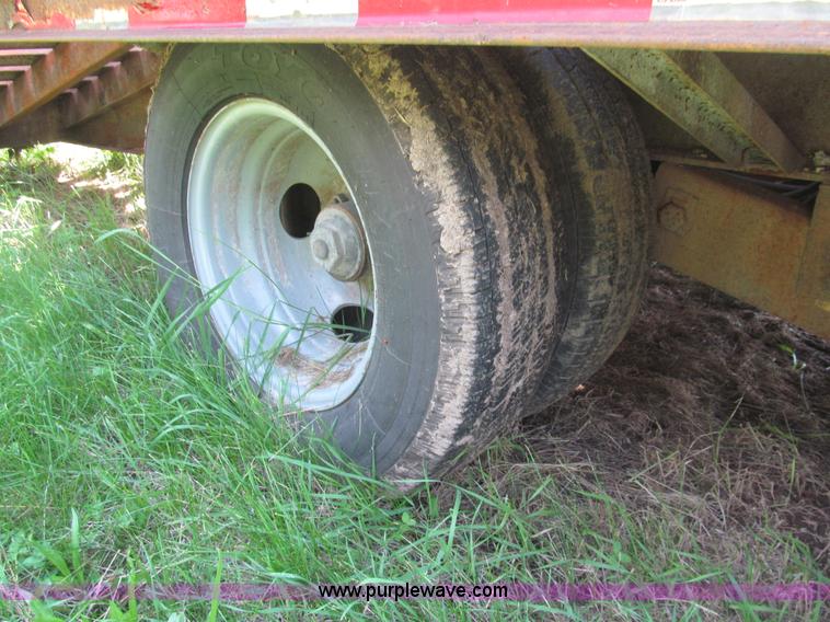 image for item H8978 1990 Contrail D24 equipment trailer