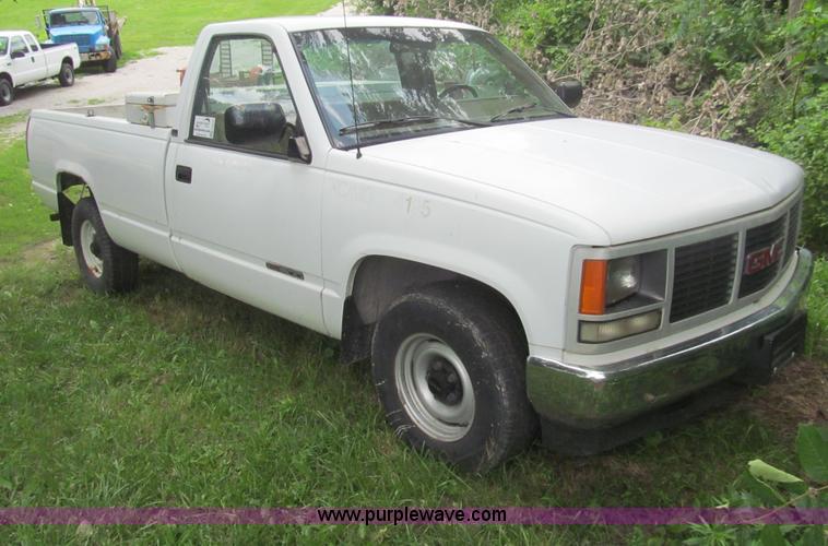 image for item H8979 1990 GMC Sierra 1500 pickup truck