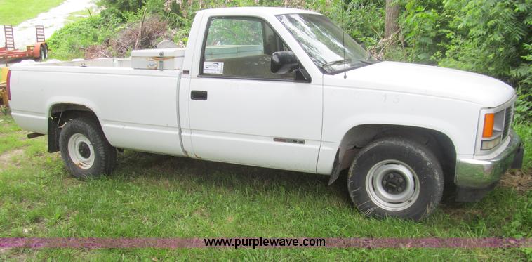 image for item H8979 1990 GMC Sierra 1500 pickup truck