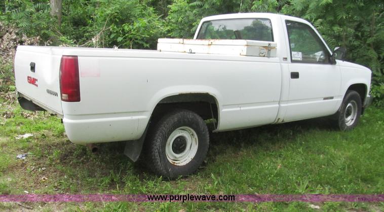 image for item H8979 1990 GMC Sierra 1500 pickup truck