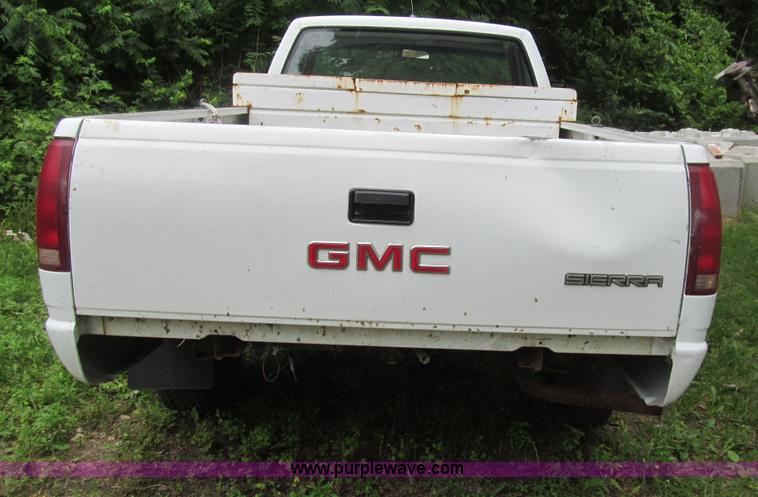image for item H8979 1990 GMC Sierra 1500 pickup truck