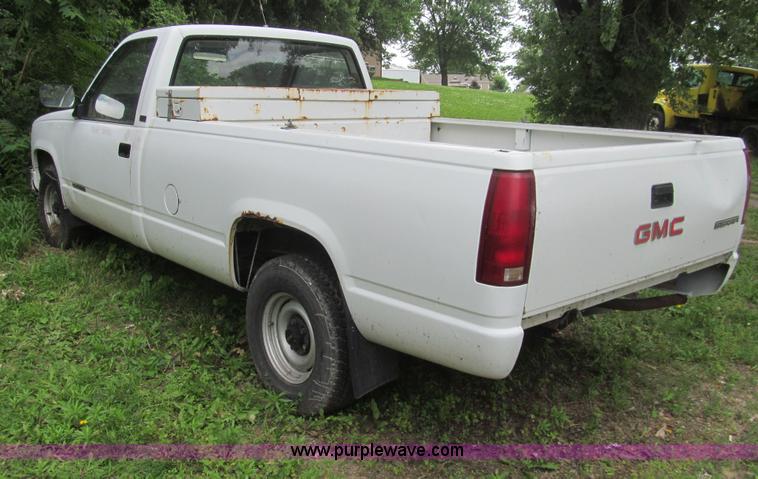 image for item H8979 1990 GMC Sierra 1500 pickup truck