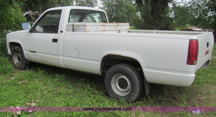 image for item H8979 1990 GMC Sierra 1500 pickup truck