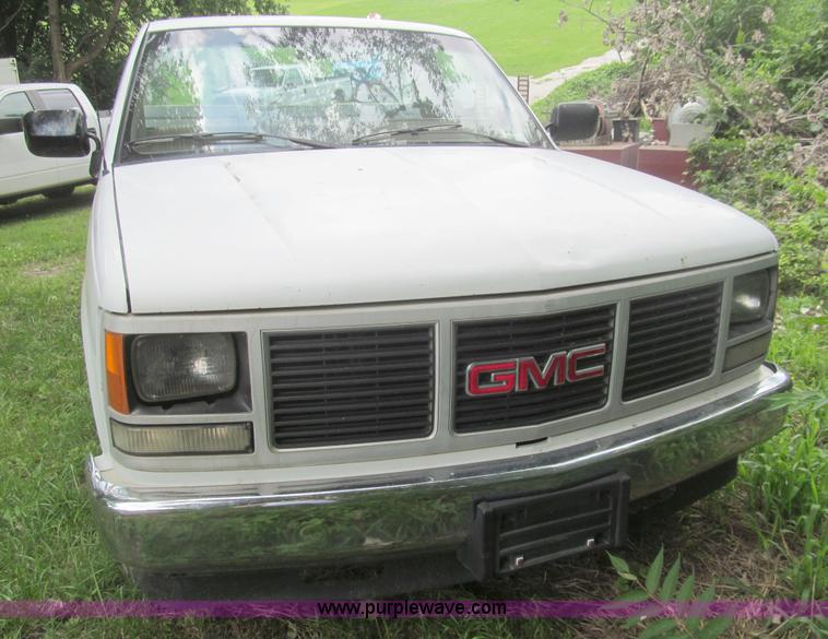 image for item H8979 1990 GMC Sierra 1500 pickup truck