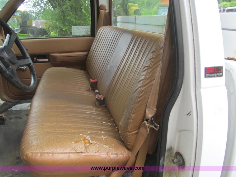 image for item H8979 1990 GMC Sierra 1500 pickup truck