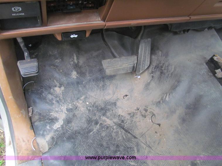 image for item H8979 1990 GMC Sierra 1500 pickup truck