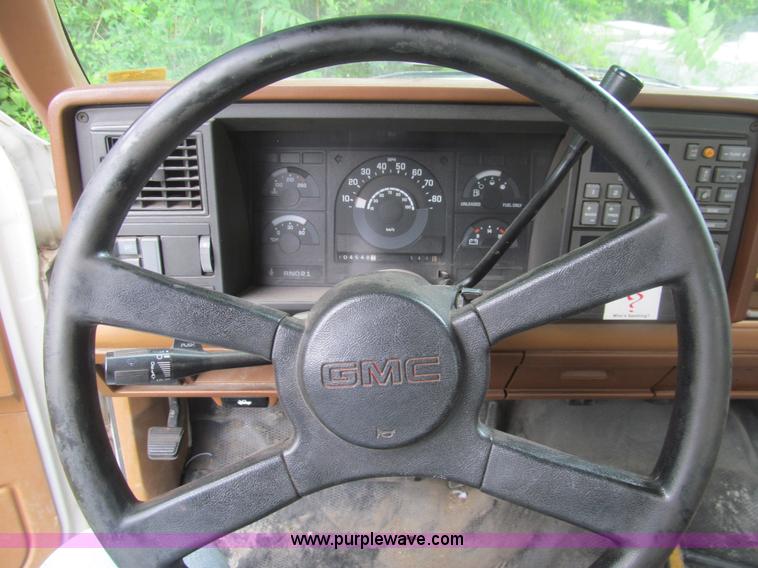 image for item H8979 1990 GMC Sierra 1500 pickup truck