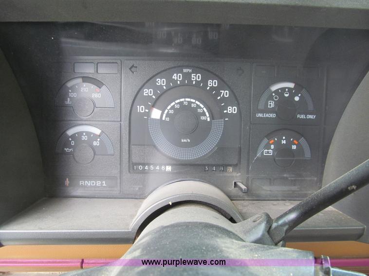 image for item H8979 1990 GMC Sierra 1500 pickup truck