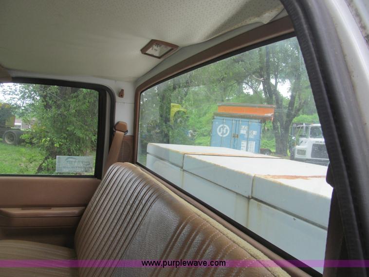 image for item H8979 1990 GMC Sierra 1500 pickup truck