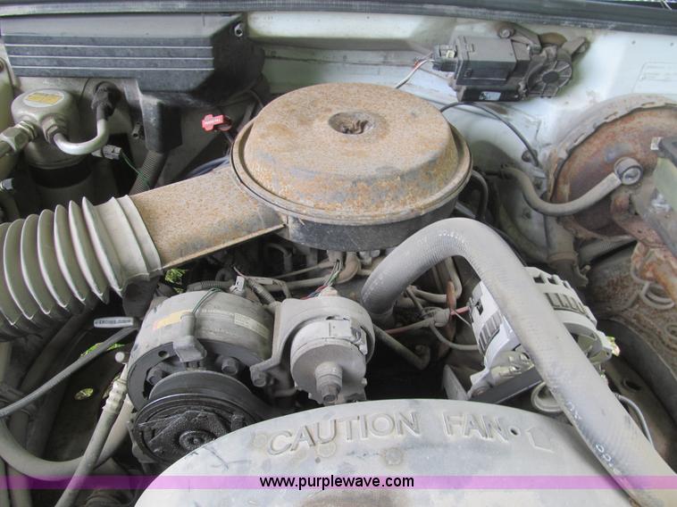 image for item H8979 1990 GMC Sierra 1500 pickup truck