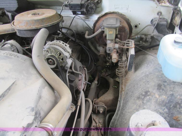 image for item H8979 1990 GMC Sierra 1500 pickup truck