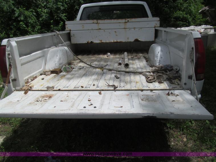 image for item H8979 1990 GMC Sierra 1500 pickup truck