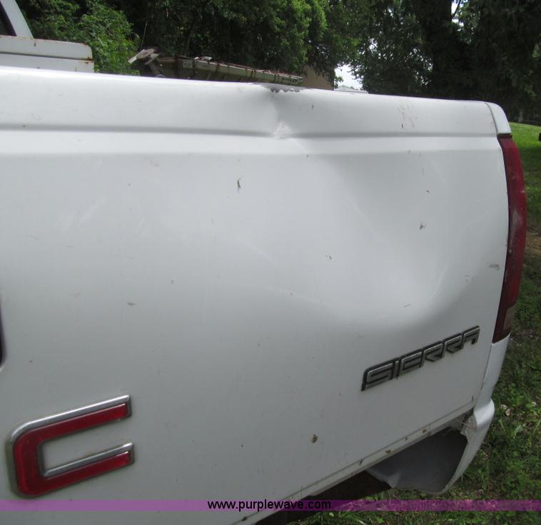 image for item H8979 1990 GMC Sierra 1500 pickup truck