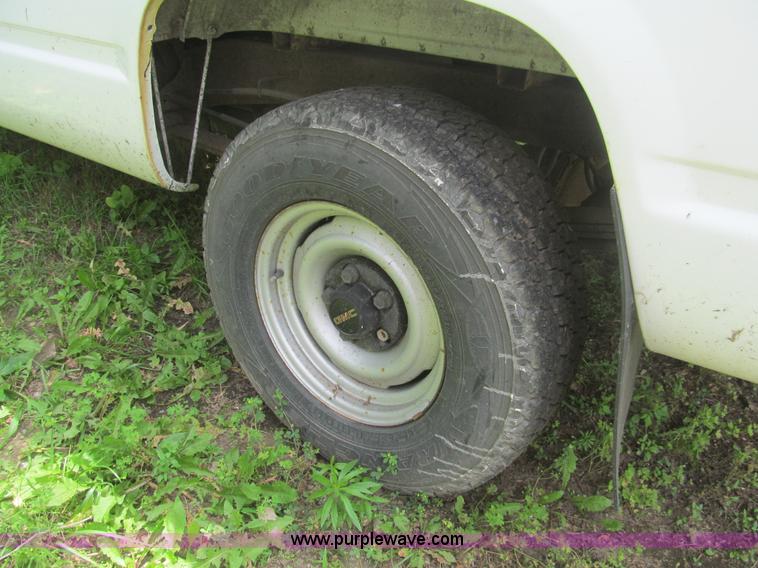 image for item H8979 1990 GMC Sierra 1500 pickup truck