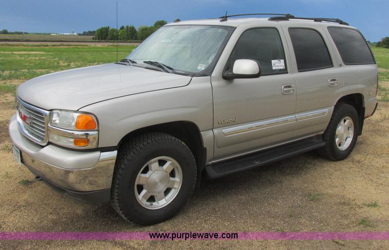 image for item I2517 2004 GMC Yukon SLT SUV