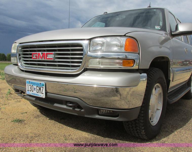image for item I2517 2004 GMC Yukon SLT SUV