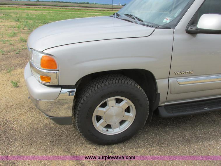image for item I2517 2004 GMC Yukon SLT SUV
