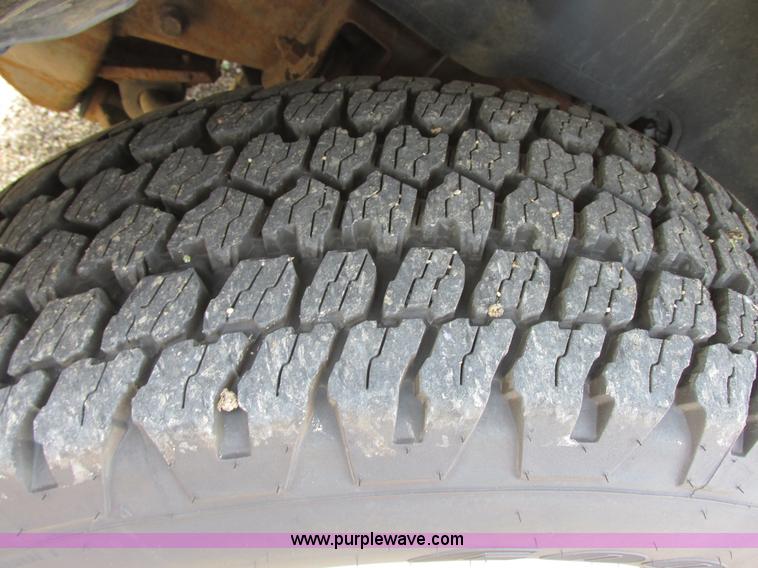 image for item I2517 2004 GMC Yukon SLT SUV