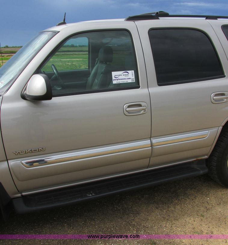 image for item I2517 2004 GMC Yukon SLT SUV