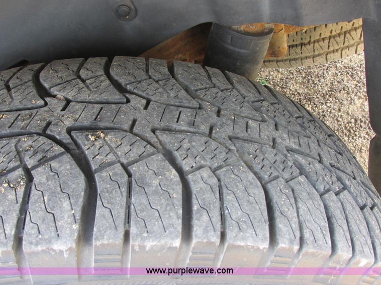 image for item I2517 2004 GMC Yukon SLT SUV